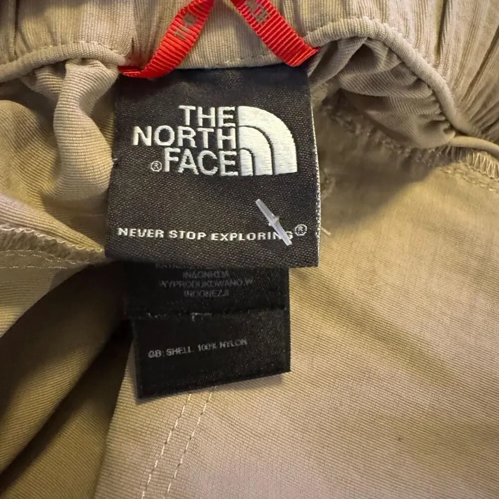 The North Face Men's Tan Nylon Cargo Hiking Shorts built-in adjustable belt Sz L
